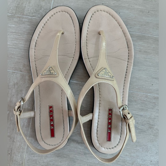 Prada Triangle Logo T Strap Patent Leather Thong Flat Sandals Size 37 - Picture 6 of 9